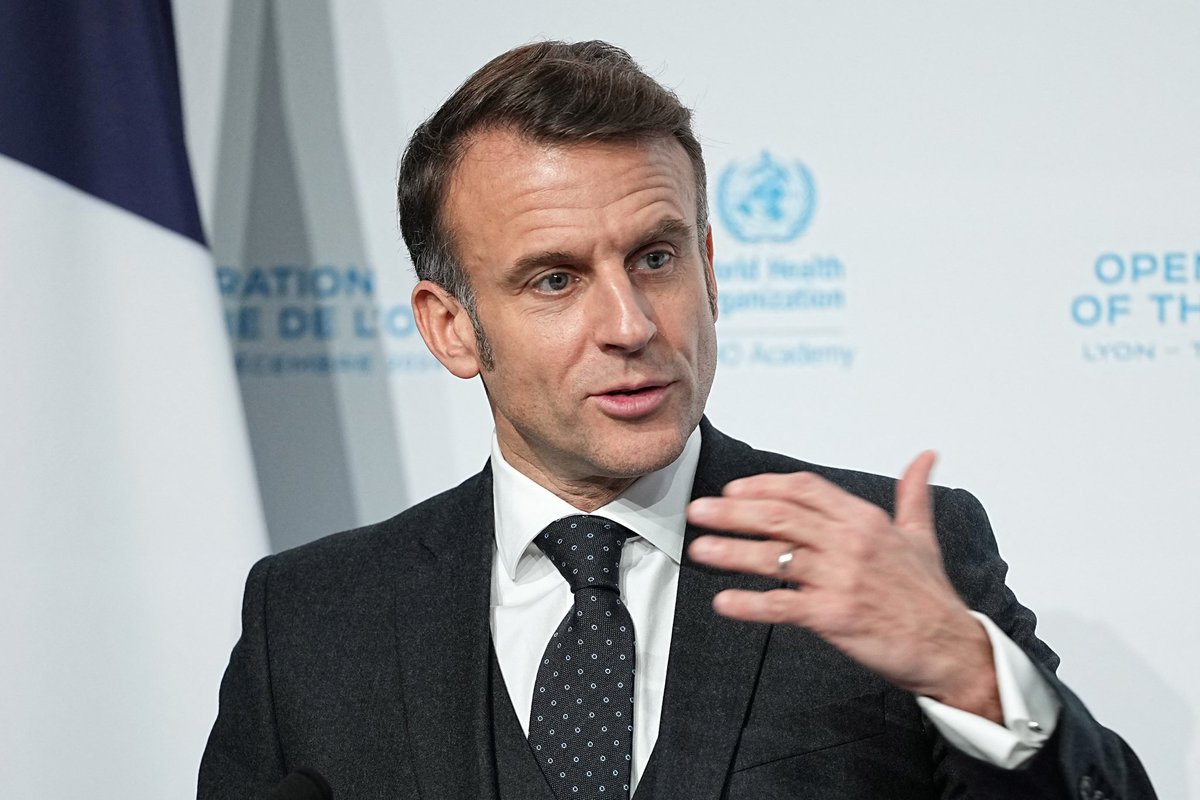Alex_Oloyede2's tweet image. 🇷🇺🇫🇷 &quot;If Russia persists in its obstinate warmongering and its refusal to come to the negotiating table, it will have to pay the price&quot;

– French President Macron

I urge little Napoleon to focus on his collapsing government. France isn&apos;t untouchable. Militarily or economically.…