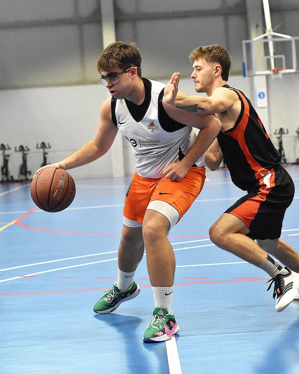VallekasBasket's tweet image. 🏀 Os dejamos algunas de las mejores imágenes del partido de nuestro Sub22 Plata contra @CBPerales el pasado domingo.
🧡 #VallekasBasket #WorkInProgress