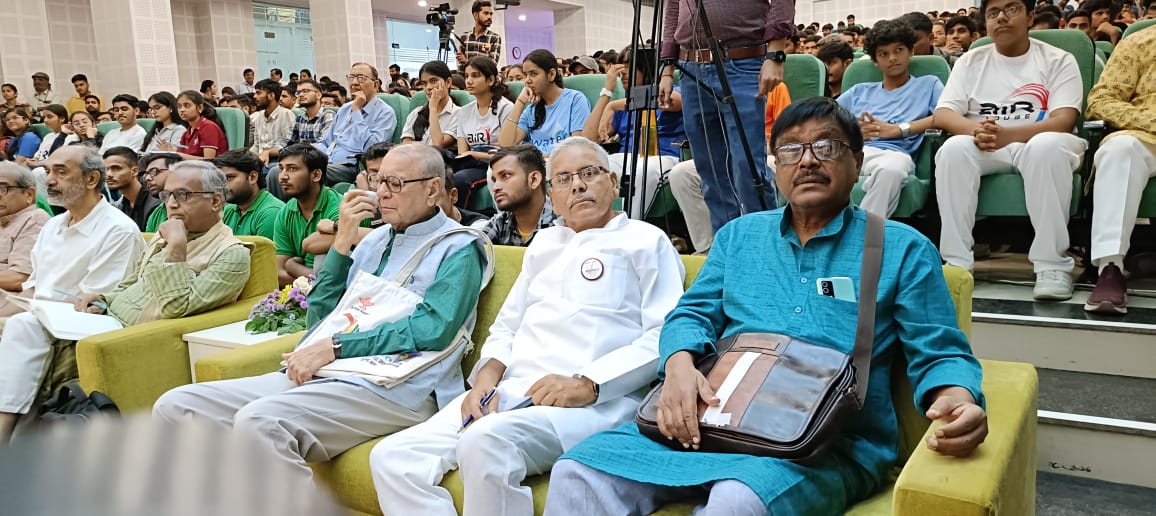 ITM यूनिवर्सिटी, ग्वालियर में गांधी-नेहरू-लोहिया विचार श्रृंखला-3 का तीन दिवसीय आयोजन—
देशभर के विद्वान, लेखक, चिंतक एक मंच पर।
विचारों की गूंज, संवेदना का प्रवाह और संवाद का उत्सव।
 स्मरणीय और प्रेरक क्षण 🙏
#ITMUniversity #Gwalior