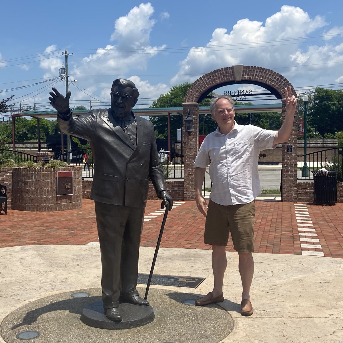 BigPaybackSlots's tweet image. Only one of these is a statue - can you figure out which?

#Slots #SlotMachine #Winning