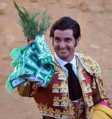 Ojalá tu hijo nos de la gloria que tu le has dado a la tauromaquia.