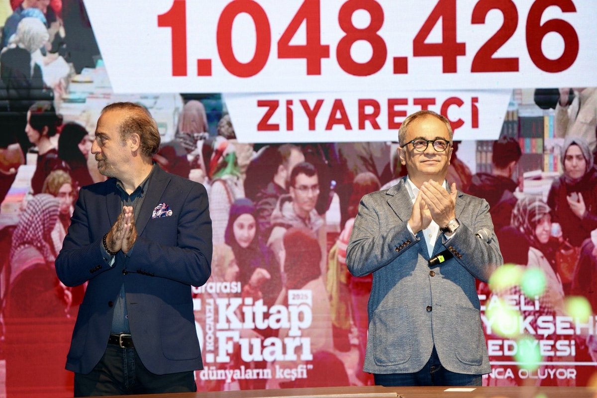 hayribaracli's tweet photo. Rekor katılım. 🎉
9 gün süren 15. Uluslararası Kocaeli Kitap Fuarı’nı 1 milyon 48 bin 426 ziyaretçiyle tamamladık. 📚

Kocaeli’miz kitabı, yazarı ve kültürüyle bu büyük fuarı yürekten sahiplendi. 💫

Bu organizasyonda özveriyle çalışan kıymetli ekibimizle pastamızı keserek bu gururu birlikte paylaştık. 🎂

#şehrimKocaeli
#KitapOku