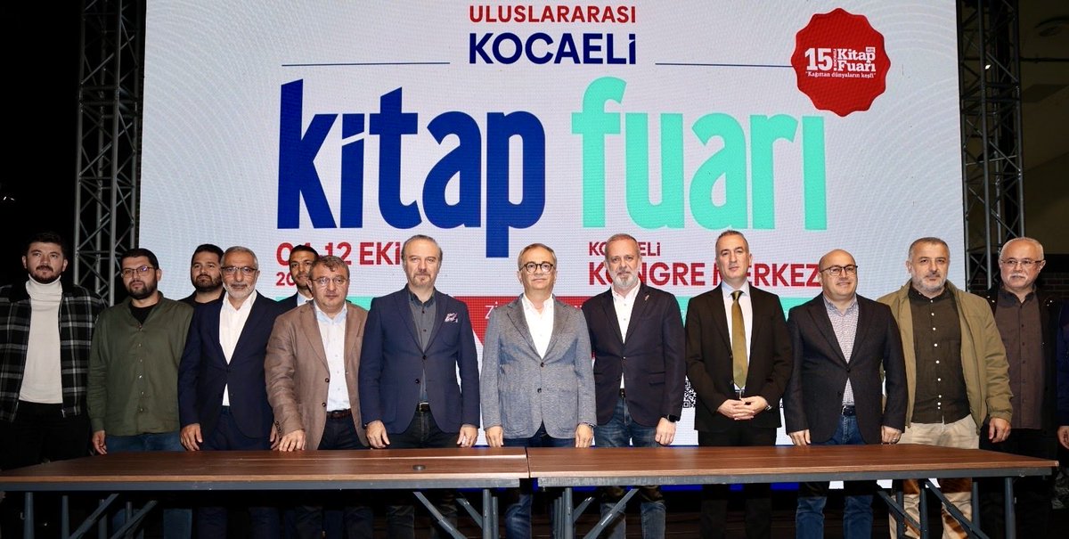 hayribaracli's tweet photo. Rekor katılım. 🎉
9 gün süren 15. Uluslararası Kocaeli Kitap Fuarı’nı 1 milyon 48 bin 426 ziyaretçiyle tamamladık. 📚

Kocaeli’miz kitabı, yazarı ve kültürüyle bu büyük fuarı yürekten sahiplendi. 💫

Bu organizasyonda özveriyle çalışan kıymetli ekibimizle pastamızı keserek bu gururu birlikte paylaştık. 🎂

#şehrimKocaeli
#KitapOku