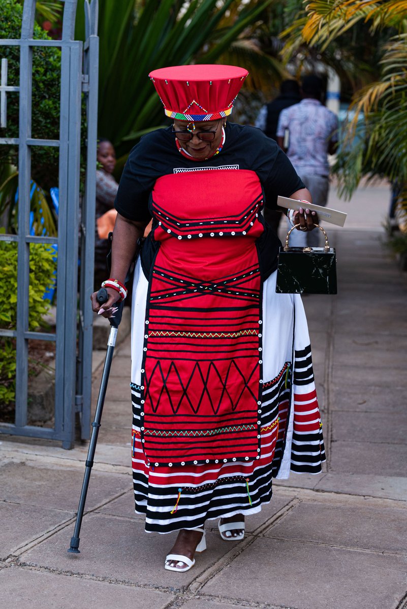 Ugahicom's tweet image. From the elegant Gomesi to the vibrant Kitenge, the majestic Mushana, and the regal Kanzu, the diverse and colourful display of traditional wear elevated the celebration, showcasing the very best-dressed guests during Uganda&apos;s 63rd Independence Day event.