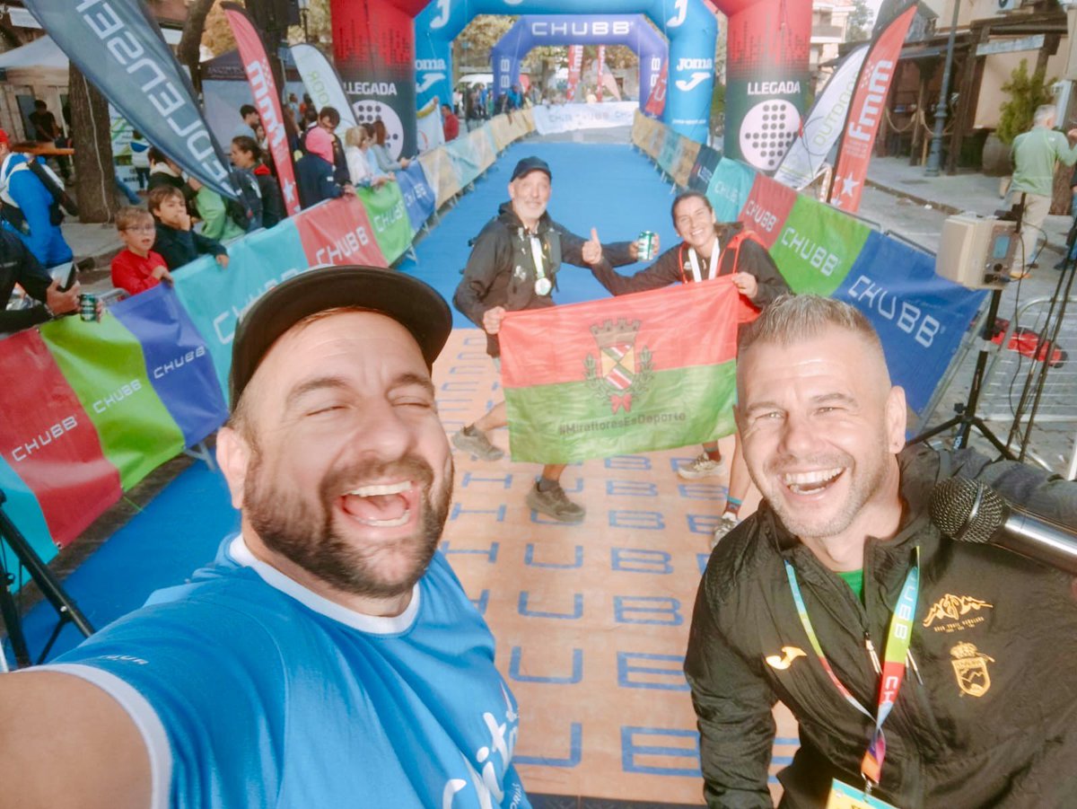 Llegar a meta y que te reciban dos tipos tan majos como <a href="/chitoronda/">Chito</a> y <a href="/contadordekm/">🎙️Contador de Km 🎤</a> gracias por la foto 😂🔝

Gracias <a href="/RSEAPenalara/">RSEA Peñalara</a>  por todo, es que saben montar muy bien estos saraos. De 10. 

<a href="/GTPenalara/">GranTrail Peñalara🗻</a>