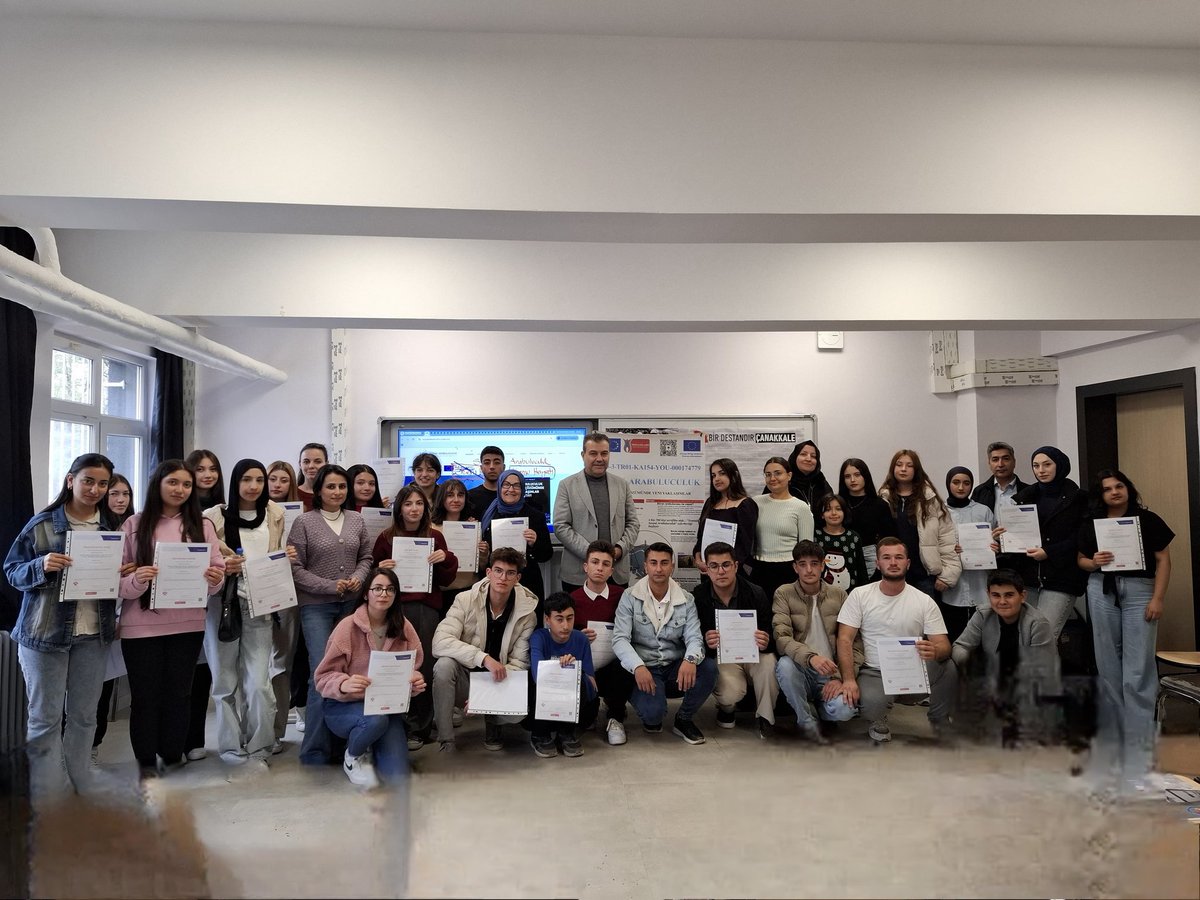 acmakas's tweet image. ODTÜ MEBİVA&apos;nın yürüttüğü Erasmus+ Sosyal Arabuluculuk Projesi kapsamında Oyaca Anadolu Lisesi öğrencileriyle bir araya geldik.

Arabuluculuk ve Ombudsman üzerine söyleştik, canlandırdıkları arabuluculuk temsillerini izledik, sertifikalarını verdik.
@odtumebiva @sosarabuluculuk
