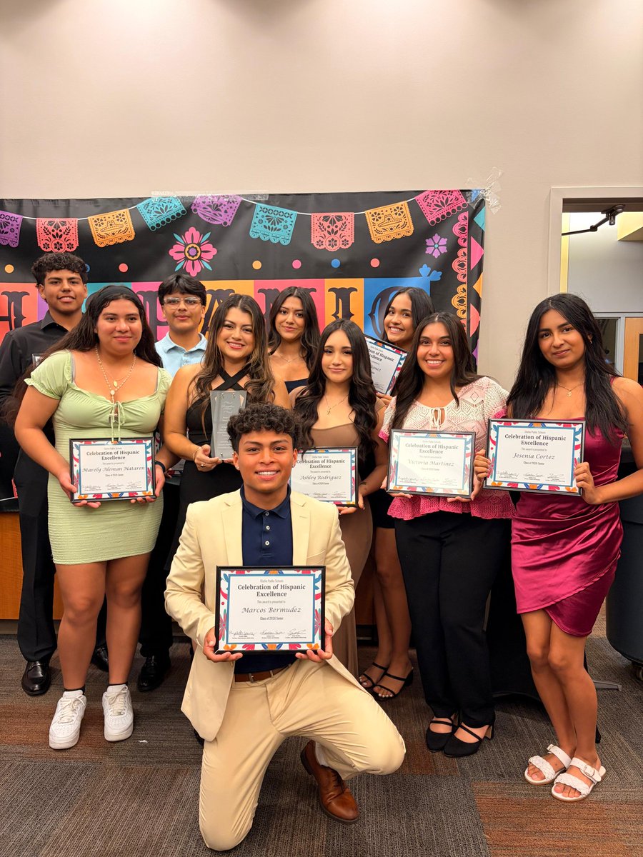 ADNovacekOPS233's tweet photo. Congrats to our Owls who were honored for their community service last night at the Hispanic Heritage Month Celebration of Excellence!  Also, shout out to OW senior Teddy Garcia who won the Leadership Award! @olatheschools https://t.co/gw0D5fql9j