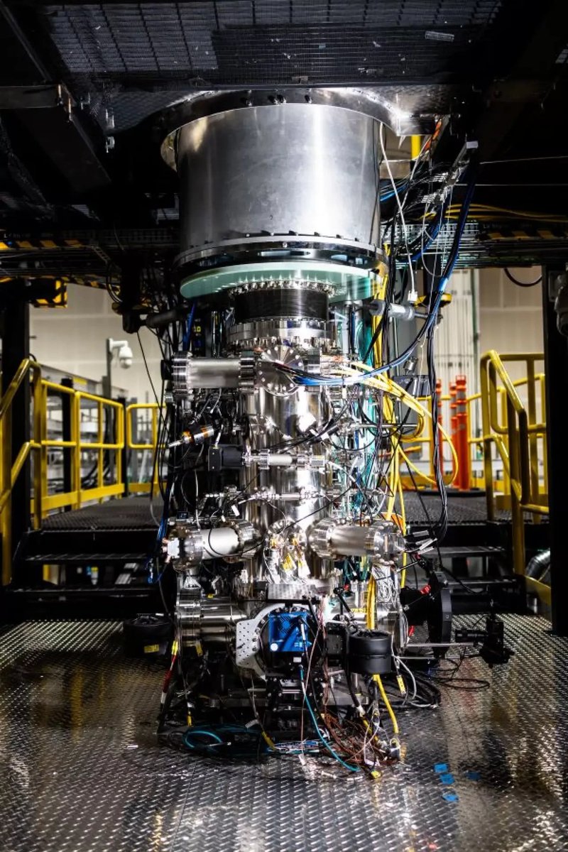 ScienceDJX's tweet photo. The Seattle-based startup's breakthrough uses sheared-flow-stabilized Z-Pinch technology, where high-voltage⚡️ pulses generate 10 million #amperes of current, creating conditions for #deuterium fusion at temperatures exceeding 10 million degrees Kelvin. 🔥 https://t.co/iBVaOdM4oA