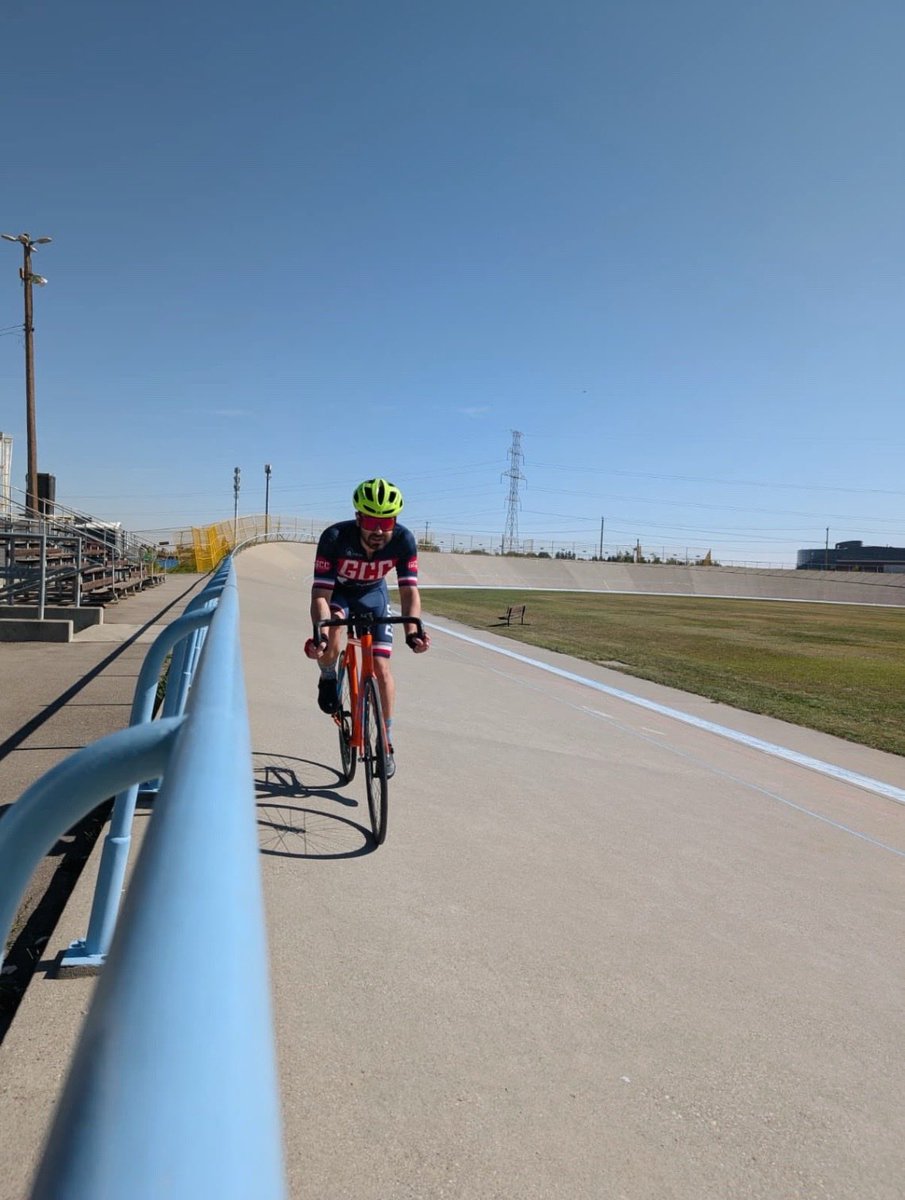 iambradthompson's tweet image. Outdoor track season is done and so is offseason on dad mode. 🤣

It’s time to get back to serious work to prepare for 2026. 😈

#cycling #trackcycling #cyclist #cyclingmotivation #duathlontraining