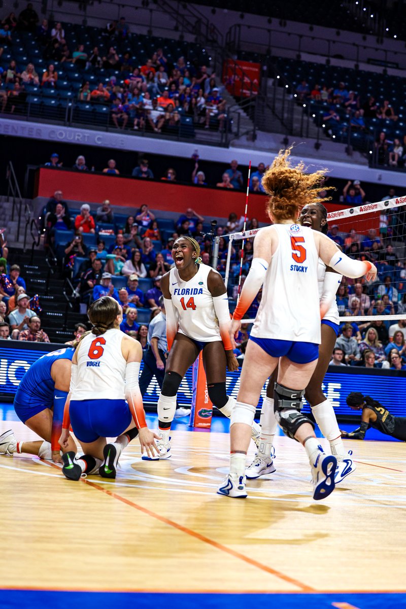 GatorsVB's tweet image. DUBS.