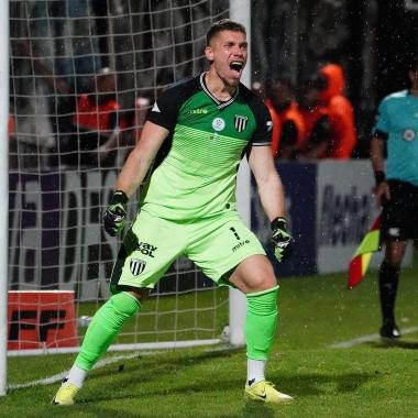 Abel Balbo (@abelbalbodt) on Twitter photo ¡ Felicidades César Rigamonti ! Protagonista en la final al primer ascenso a Primera División, definiendo por penales.
Deportivo Madryn - Gimnasia Mendoza 1(0)-1(3)
Muy contento y feliz, con el título obtenido.
<a href="/cesarrigamonti1/">cesarrigamonti</a> ¡ Felicidades César Rigamonti ! Protagonista en la final al primer ascenso a Primera División, definiendo por penales.
Deportivo Madryn - Gimnasia Mendoza 1(0)-1(3)
Muy contento y feliz, con el título obtenido.
<a href="/cesarrigamonti1/">cesarrigamonti</a>