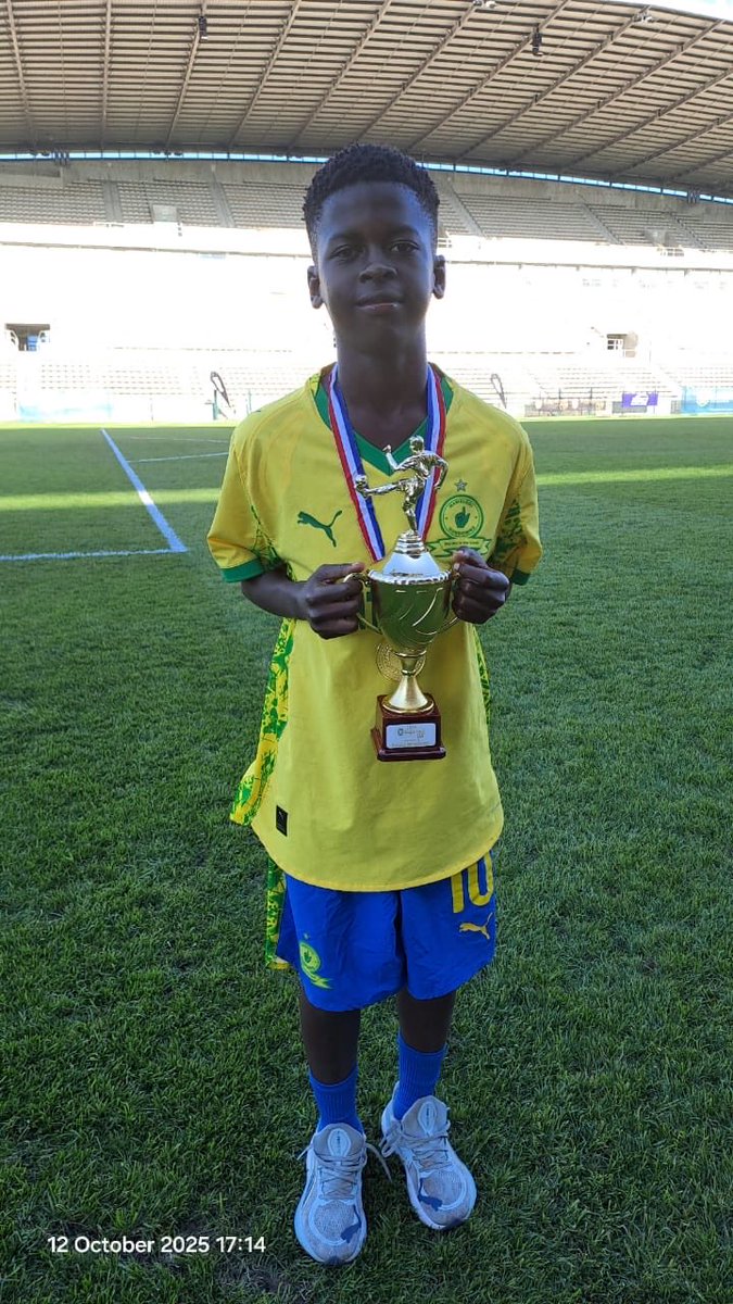 Congratulations to Sibusiso ‘SJ’ Maruma of Mamelodi Sundowns for winning the Kapstadt Cup U12 Player of the Tournament 👏🏾👏🏾👏🏾