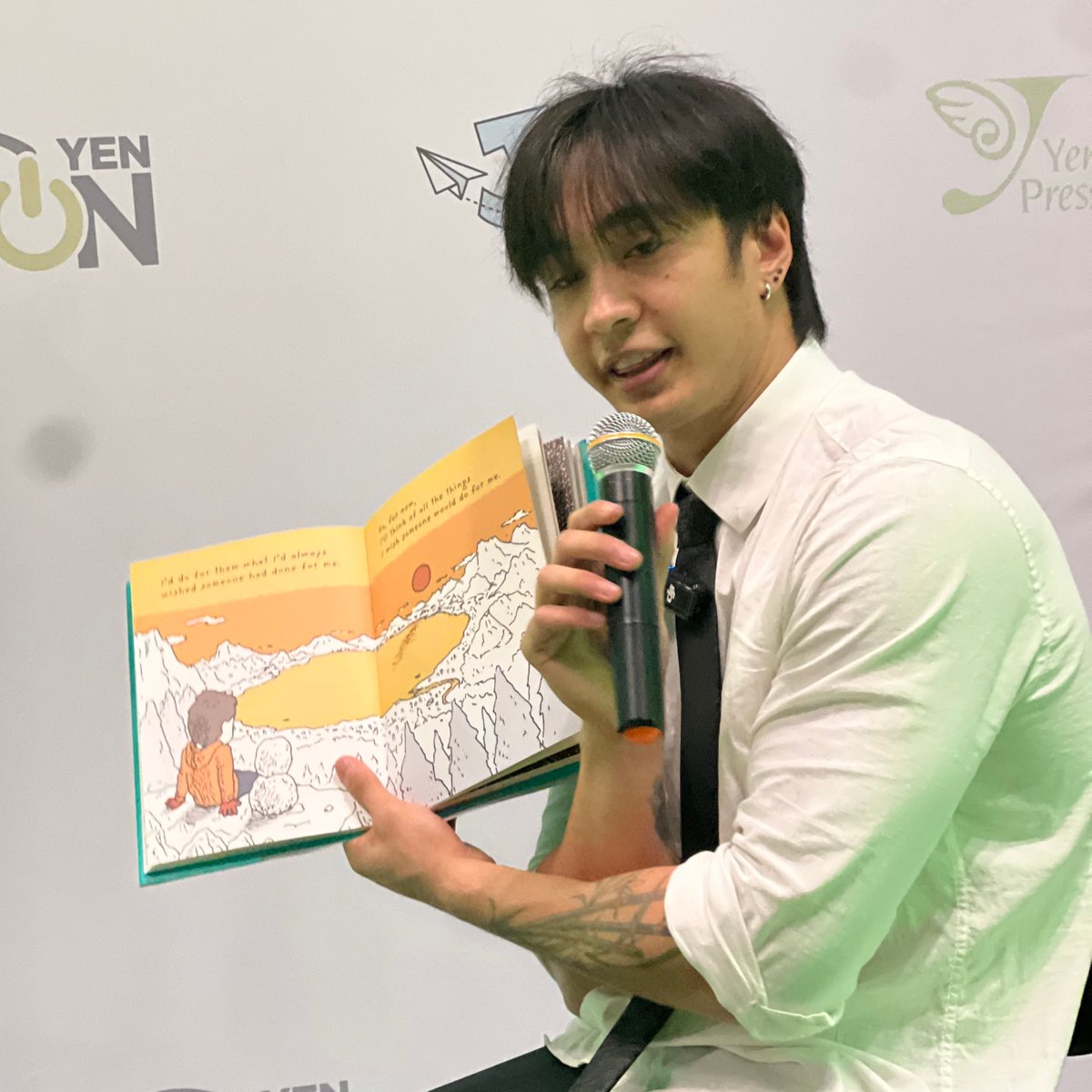 Thank you Mr. Pump (<a href="/brolicpump/">Brolicpump</a>) for a great storybook corner! 📖

There’s still plenty of activity sheets and crayons for Kids Day here at #NYCC! Make sure to stop by  Booth 2753 to have a relaxing time with a great book!