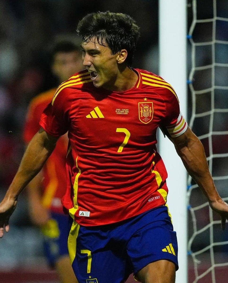 Steizam's tweet image. El tiempo (poco) pone a cada uno en su lugar:

Gonzalo García capitán de la sub21 tras solo 3 convocatorias.

Mateo Joseph en su casa de Mallorca esperando meter su primer gol.

Y el bufonazo este de talentos calladito como lo que es.