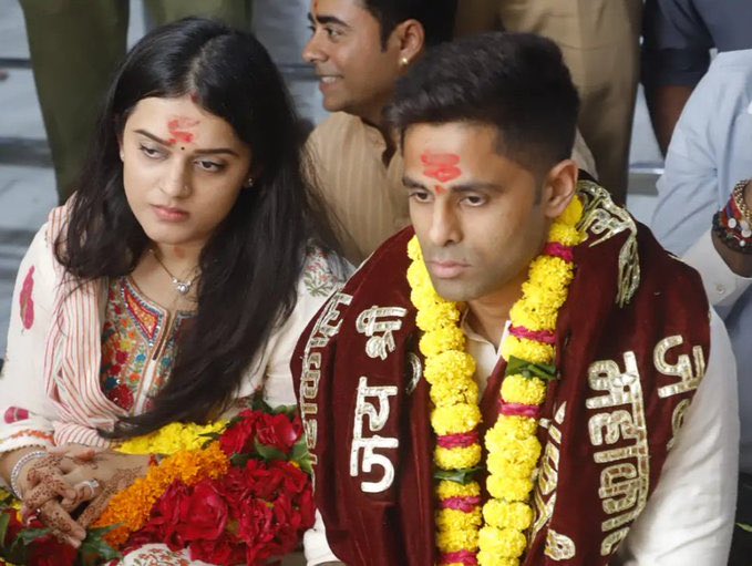 KrishnaShobhit2's tweet image. ॐ भोलेनाथ 🛕
#कप्तान #सूर्यकुमारयादव #SuryakumarYadav #SuryakumarYadav𓃵 #उज्जैन #महाकाल