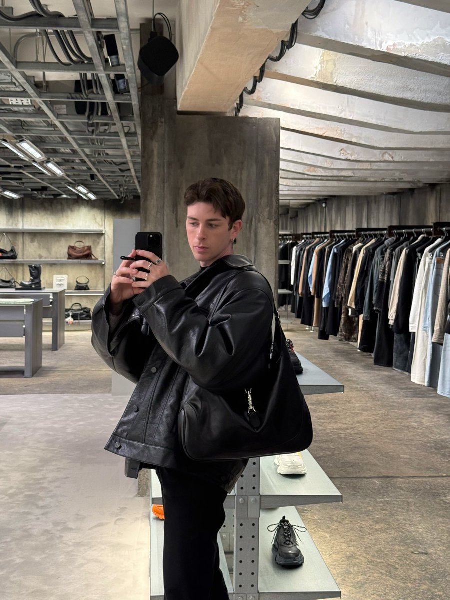 gallucks tweet media