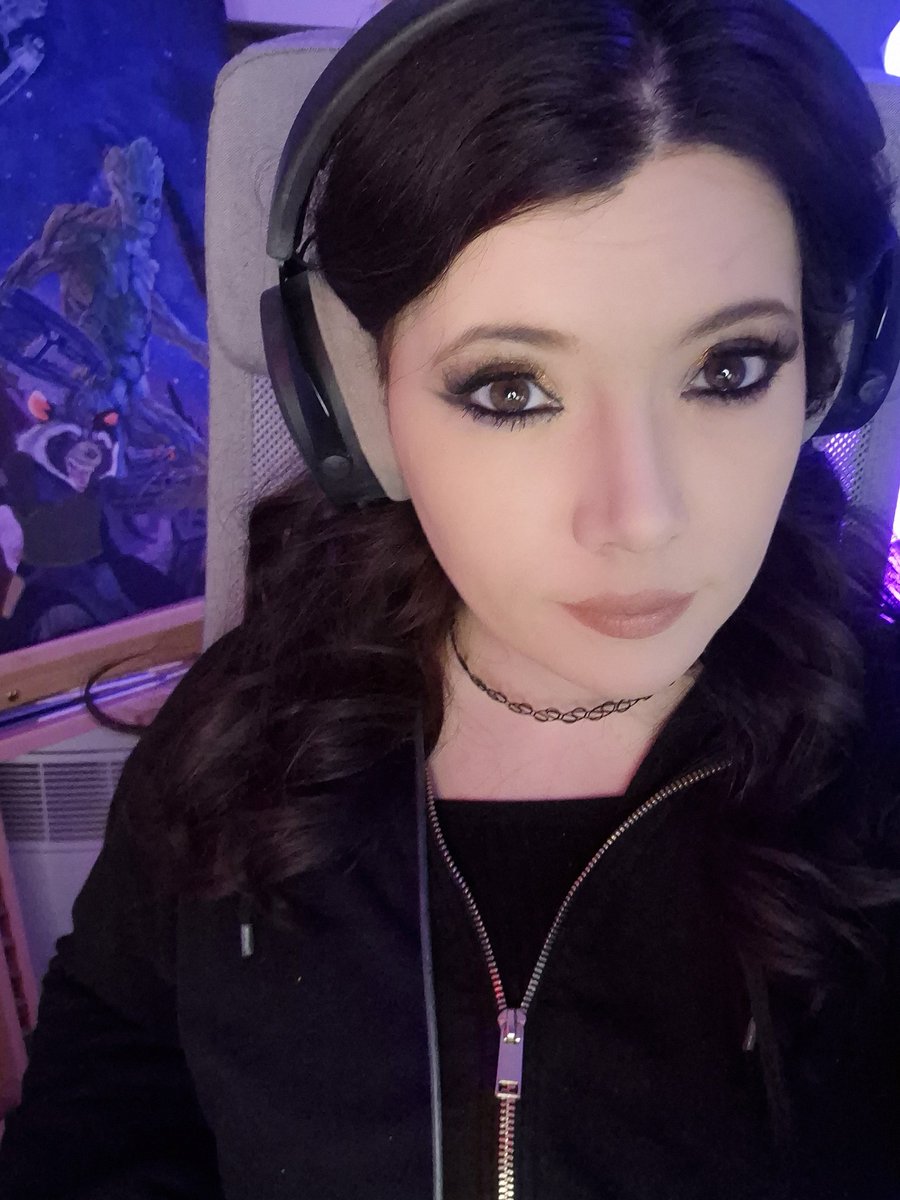 Live with some #arkascended back to playing with dinos! #twitch #twitchstreamer #streamer #girlsoftwitch #twitchgirls