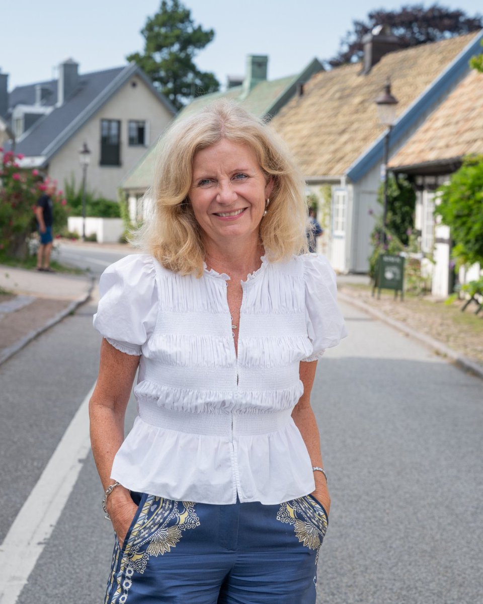 Rotary's tweet image. Before she became CEO of Microsoft Sweden, Hélène Barnekow’s first global adventure came through Rotary Youth Exchange, a year in New York that changed how she saw the world 

🌎 Today, she’s investing in women-led startups and mentoring the next generation of leaders shaping…