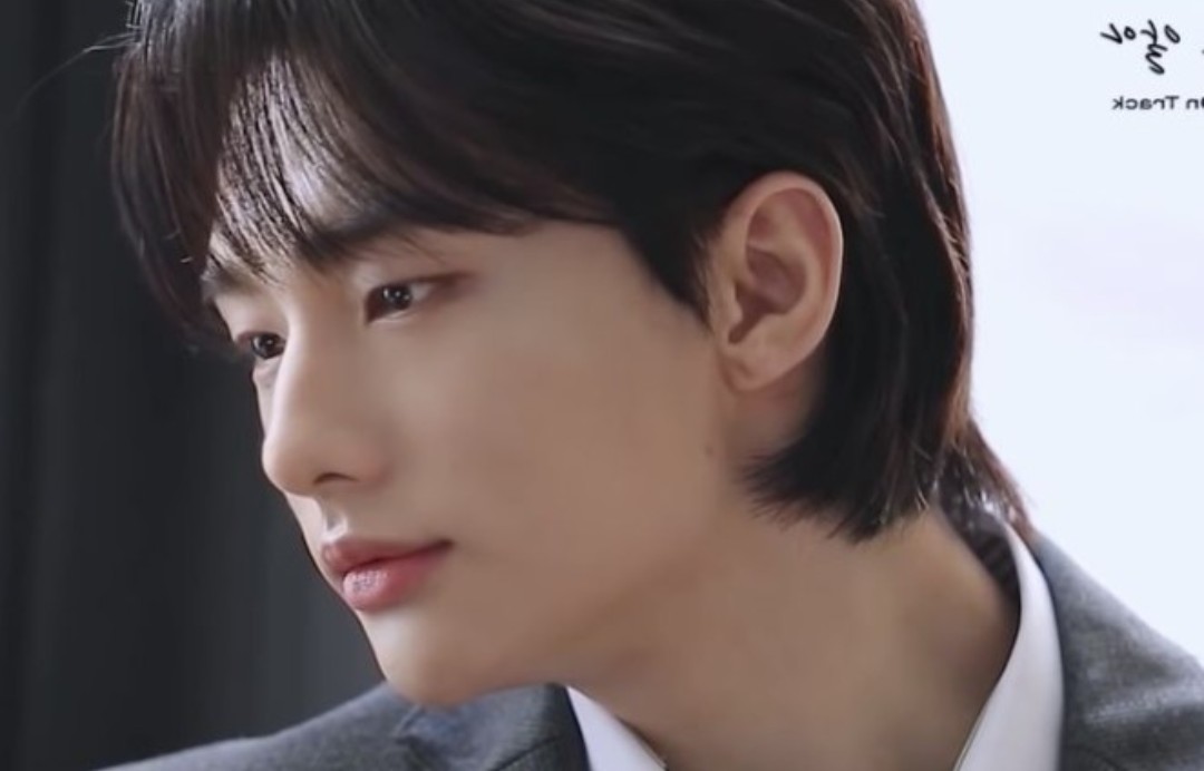 flevrginn's tweet photo. #hyuninau ❀ֹㅤPlease, don't leave me.
Donde Jgn está muy enamorado de Hyjn, tanto como para soportar ver como el que cree que es el amor de su vida escoge a alguien más en sus narices, a pesar de saber que eso le hacía daño, no se veía capaz de alejarse, Hyjn era su todo. https://t.co/RWwzI8qnUm