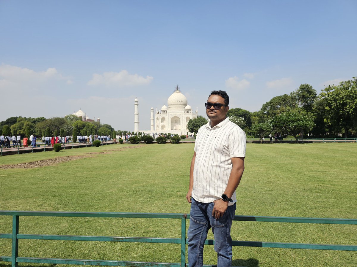 rhqesaddam's tweet photo. #TajMahal https://t.co/IElR2uq9PL