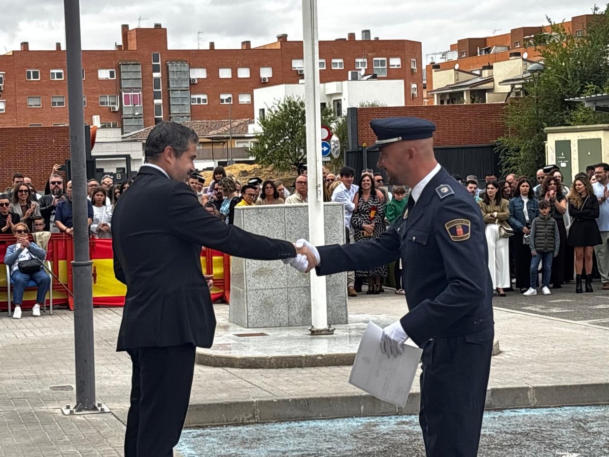 David Conde (@david_conde_r) on Twitter photo Un placer acompañar a la <a href="/guardiacivil/">Guardia Civil</a> de nuestro puesto en la celebración de la Virgen del Pilar y nuestra fiesta nacional 🇪🇸 .
También a nuestros policías homenajeados.
El honor es vuestra divisa, y debe ser también la nuestra.
💪🇪🇸💪🇪🇸💪🇪🇸💪🇪🇸💪🇪🇸 Un placer acompañar a la <a href="/guardiacivil/">Guardia Civil</a> de nuestro puesto en la celebración de la Virgen del Pilar y nuestra fiesta nacional 🇪🇸 .
También a nuestros policías homenajeados.
El honor es vuestra divisa, y debe ser también la nuestra.
💪🇪🇸💪🇪🇸💪🇪🇸💪🇪🇸💪🇪🇸