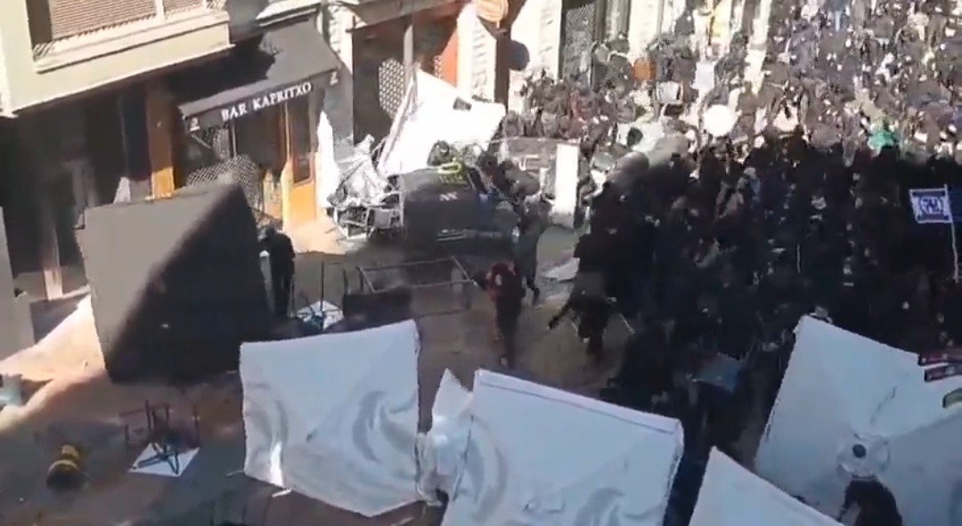 Monizazio popular masiboak/Probokazioetan erortzea. 

Norberak atera ditzala ondorkoak, pero en menuda puta mierda os habéis convertido. Zer pentsatuko luke ohar zabor hau idatzi dutenek hau bera irakurriko balute 2007an Donostian Ynestrillasen aurka monilizatu zirenean?