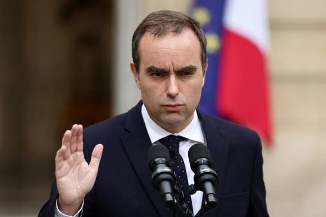 BFMTV's tweet photo. 🔴 EN DIRECT
Nouveau gouvernement: Matignon demande des passations de pouvoir "sobres", sans presse, sans invités
https://t.co/1xRrDFibkl https://t.co/w6XyX1hAaw