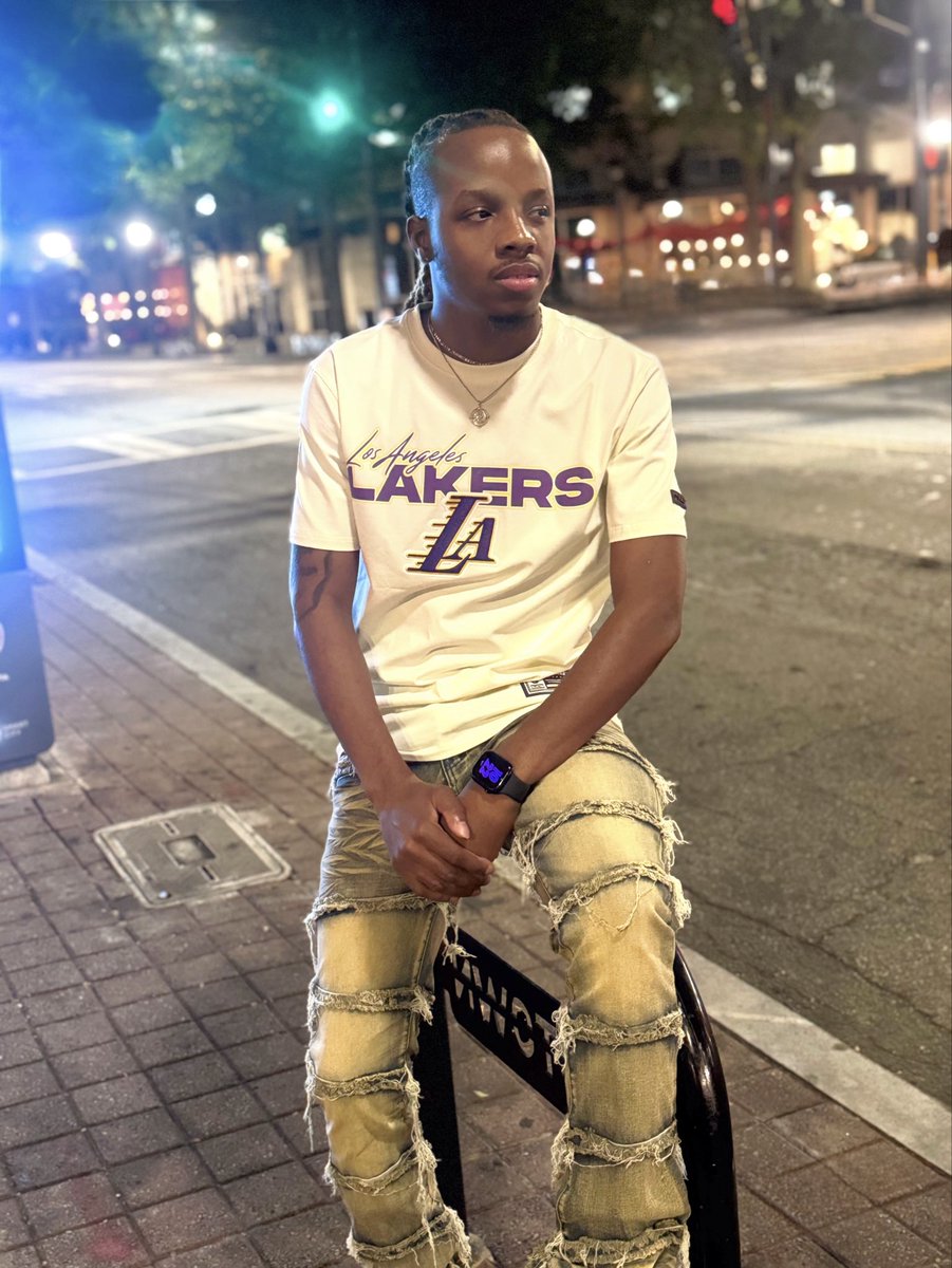 THEEREALCEEJ's tweet photo. 🔮✨

#handsome #blackman #attractive https://t.co/yG4HynVAiv