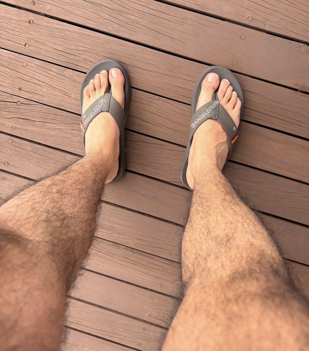 Mis pies los saludan 👣🦶🩴
Muestren los suyos!