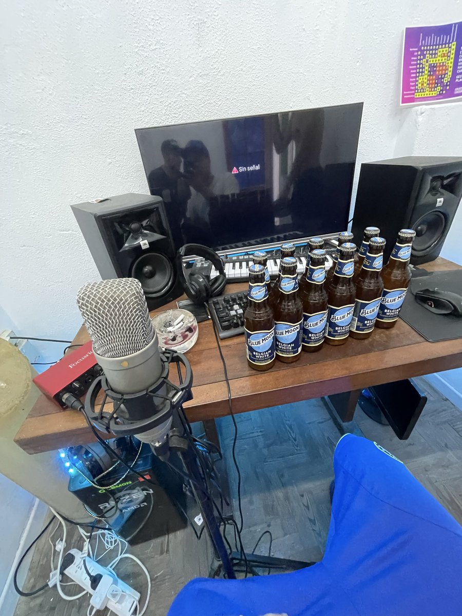 2UUWORLDWIDEE's tweet photo. Dejar el laburo y dedicarse al trap se ve así https://t.co/ycgZXdrFFh
