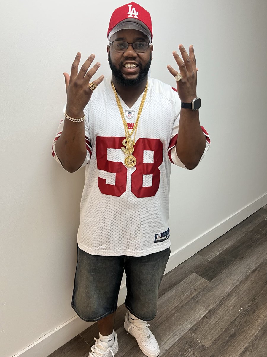 Pvshed's tweet image. Getcha game up boy, Hustle Harder 💿❤️‍🔥 #2000sparty #Throwback #2000sbaby