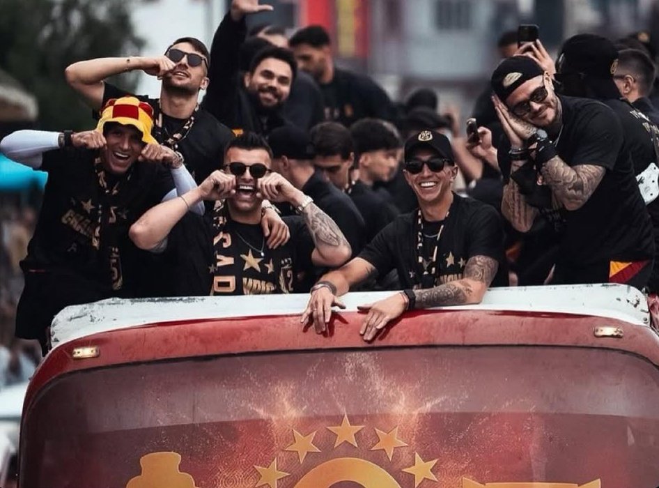 Çerçeveletip evin baş köşesine astığımız o fotoğraf..