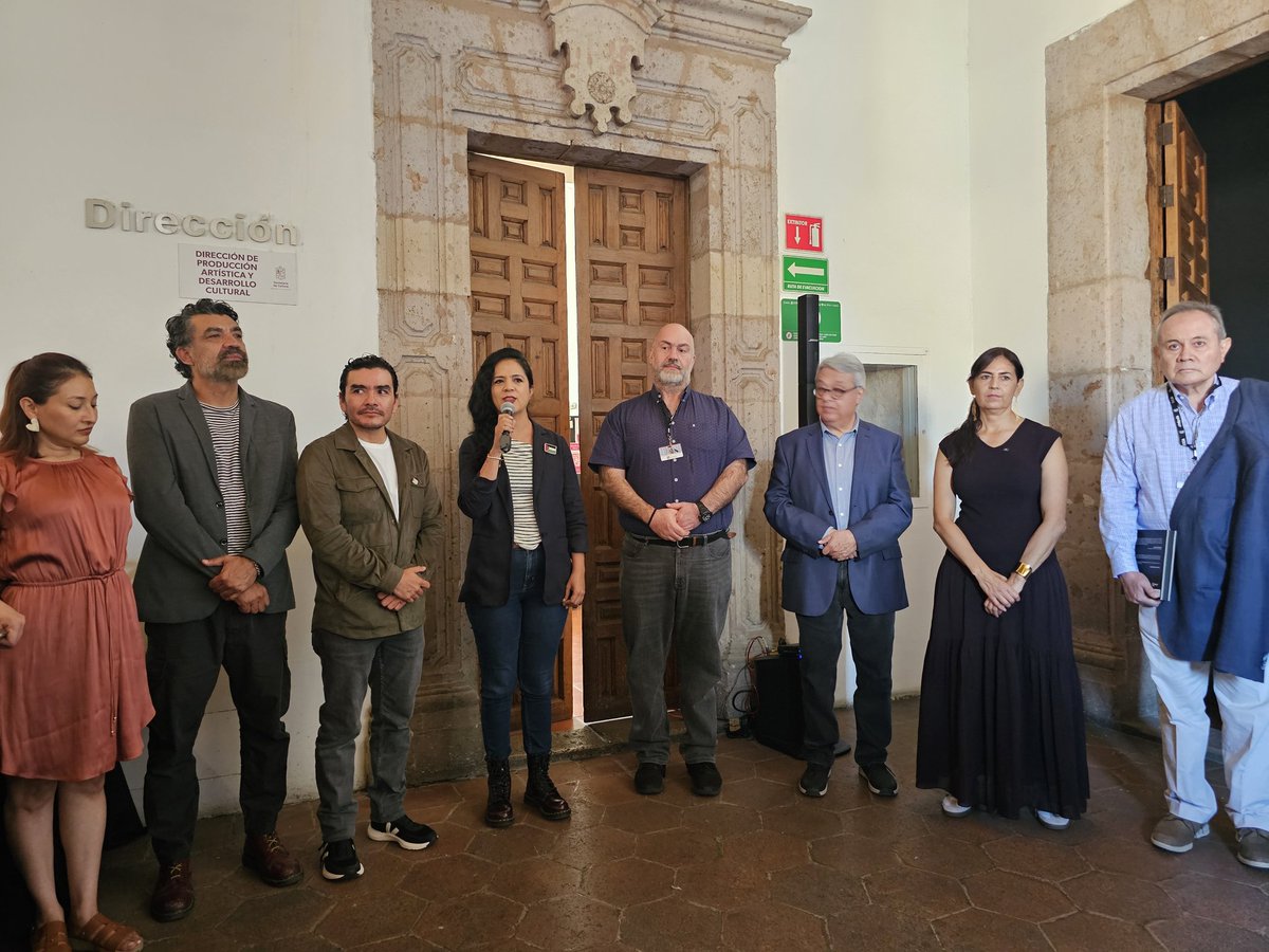 📽El acervo de #FilmotecaUNAM se exhibe a partir de hoy en una muestra fotografica en el <a href="/CCClavijero/">ccclavijero</a> de Morelia, que surge del libro "Michoacán en el cine, episodios en la pantalla", de <a href="/vazquezgjaime/">Jaime Vázquez</a>, mismo que hoy presentamos en el <a href="/FICM/">Morelia Film Fest</a>💫.