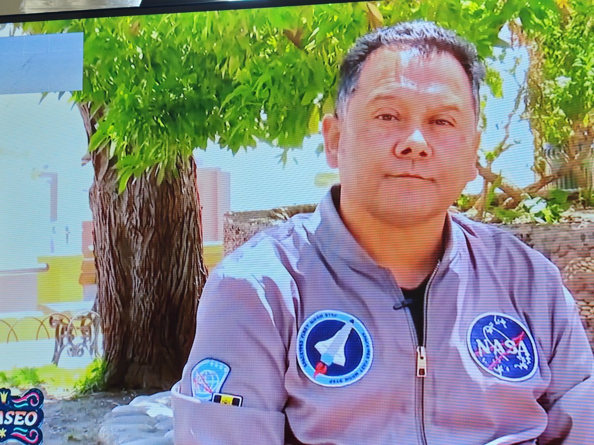 Hay que ser bien wn para ser ufologo y ponerse una chaqueta de la Nasa #mega #depaseo #tepaseo #aweonao