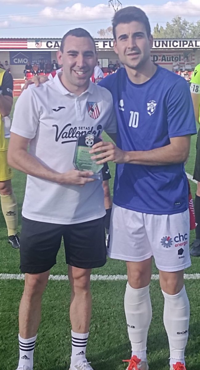 El <a href="/CDArnedo/">CD Arnedo</a> se ha sumado al homenaje a Nacho Gil, entregándole un detalle. Sin duda el club de Sendero, ha estado a la altura.