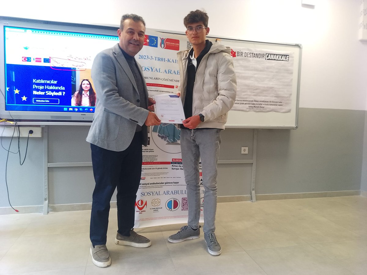 odtumebiva's tweet image. Gençler hakkaniyeti ve diyaloğun dilini öğreniyor!
#Erasmusplus Sosyal Arabuluculuk Projesi ile Oyaca Anadolu Lisesi öğrencileri, arabuluculuk ve ombudsmanlığı deneyimleyerek öğrendiler.
Sertifikalarını Başkanımız Abdullah Cengiz Makas’tan aldılar. 
@acmakas @sosarabuluculuk