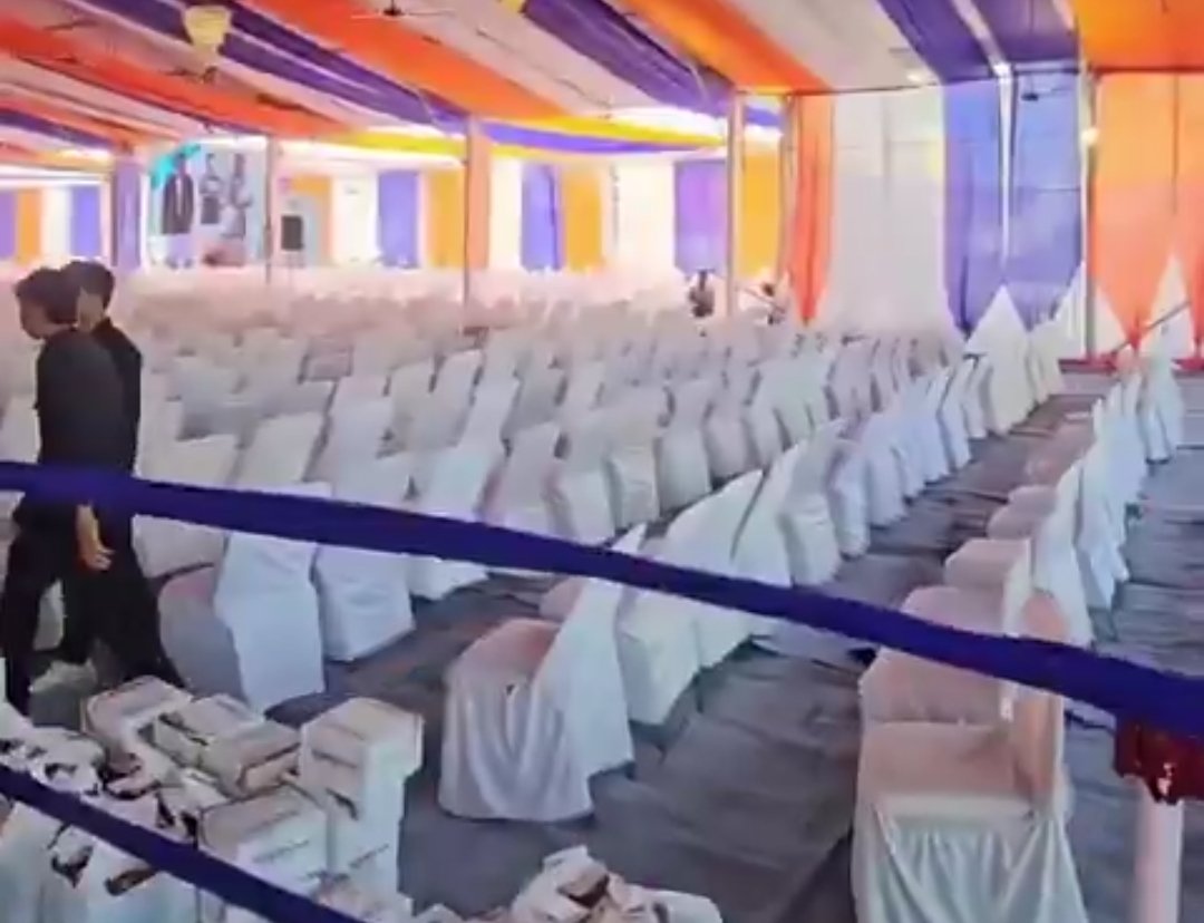 Laxman_manju39's tweet image. Tum Baccho Kis Muh Se ElvishYadav Se Compare Kar Rahe Ho 🤡

Jitna Tumhare Meet-up Me Aate Hai Utna ElvishYadav Ke Conway Me Log Chalte Hai ⚜️❤️‍🔥🚨

#ElvishYadav #ElvishYadav𓃵 #ElvishRaosahab #Fukrainsan