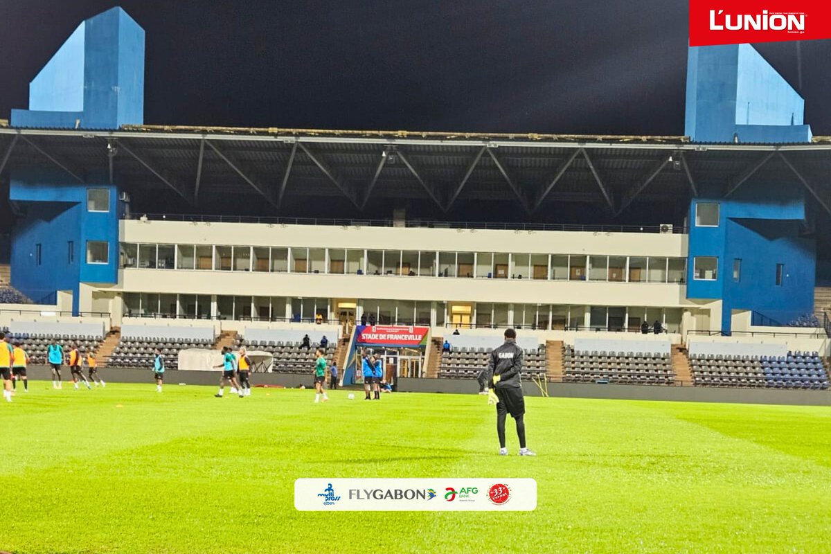 lunionga's tweet photo. 📸| 𝗘𝗻 𝗿𝗼𝘂𝘁𝗲 𝘃𝗲𝗿𝘀 𝗹𝗲 𝗠𝗼𝗻𝗱𝗶𝗮𝗹
Entraînement annulé à Bongoville, mais les Panthères ont bien foulé la pelouse du stade de Franceville cette nuit. La préparation continue ! 💪🏾⚽️

#LUnionSport #MultipressGabon #AFGBank #FlyGabon #33Export https://t.co/2yeboeFqjo