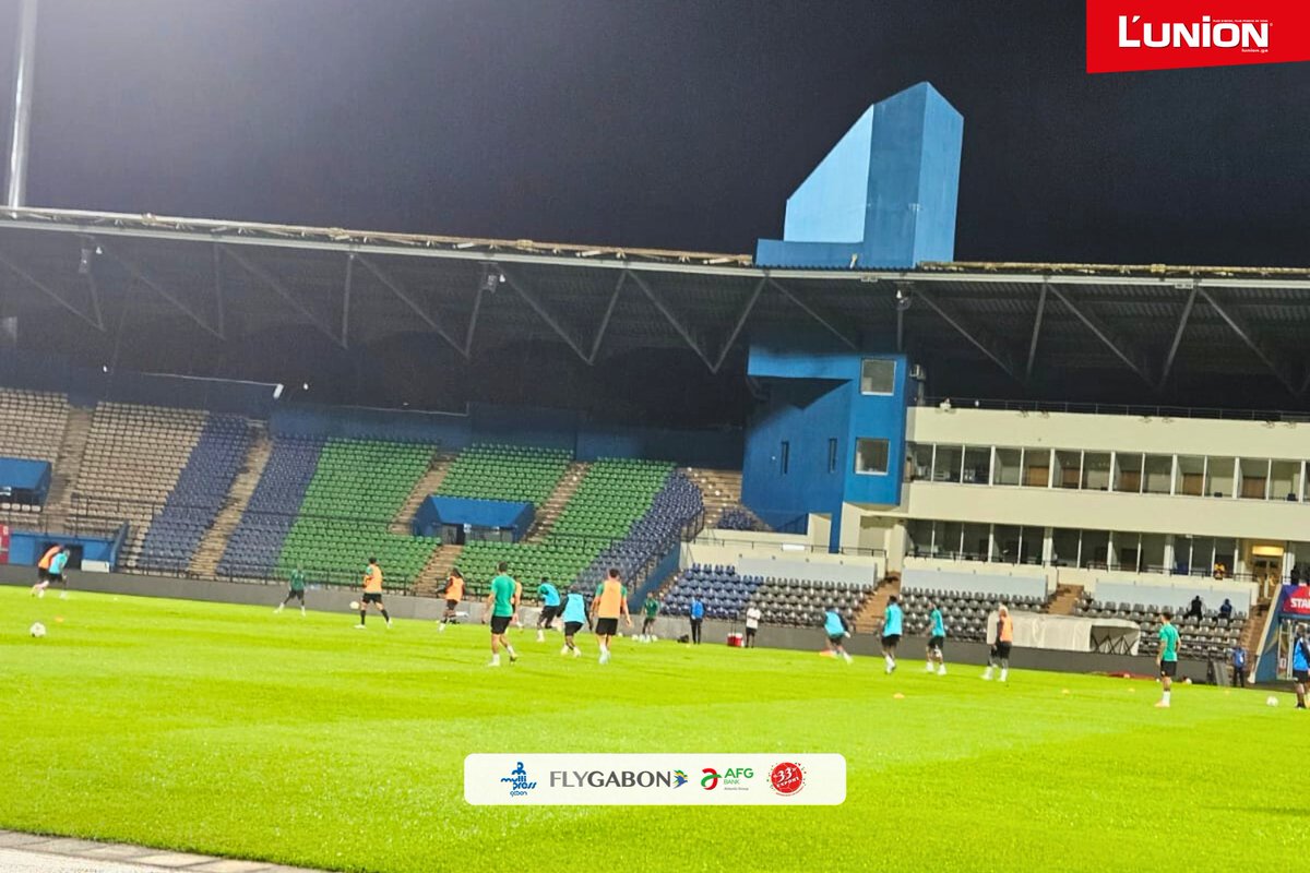 lunionga's tweet photo. 📸| 𝗘𝗻 𝗿𝗼𝘂𝘁𝗲 𝘃𝗲𝗿𝘀 𝗹𝗲 𝗠𝗼𝗻𝗱𝗶𝗮𝗹
Entraînement annulé à Bongoville, mais les Panthères ont bien foulé la pelouse du stade de Franceville cette nuit. La préparation continue ! 💪🏾⚽️

#LUnionSport #MultipressGabon #AFGBank #FlyGabon #33Export https://t.co/2yeboeFqjo