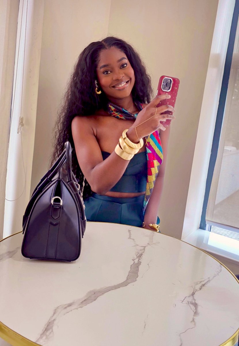 somy_licious's tweet image. Devasss, it is time to promote Dede's socials. Let's take her to 300k followers!!!
👇🏻
instagram.com/dede_ashiogwu
DEDE THE BRAND
DIAMOND OF THE SEASON 🤏🏾
#BBNajia #Dede #DedeAshiogwu
