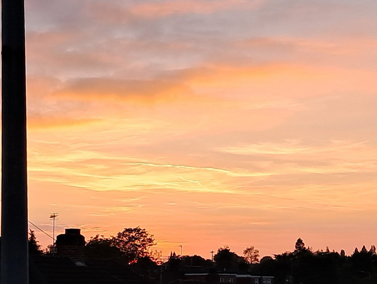 This evening's sunset. 😊
12th October 25