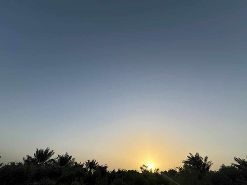 DBWblog's tweet image. قريت عن التأريض والإتصال بالطبيعة 
وقررت اعيش التجربة رحت المزرعة يومين مخصوص لما قريت عنها🌳☀️

•تقليل الالتهابات في الجسم
•تحسين جودة النوم وتنظيم الساعة البيولوجية
•خفض مستويات التوتر
•تحسين الدورة الدموية

بإختصار المشي حافي على الرمل او العشب
خليت كل اهلي يمشون معي👣