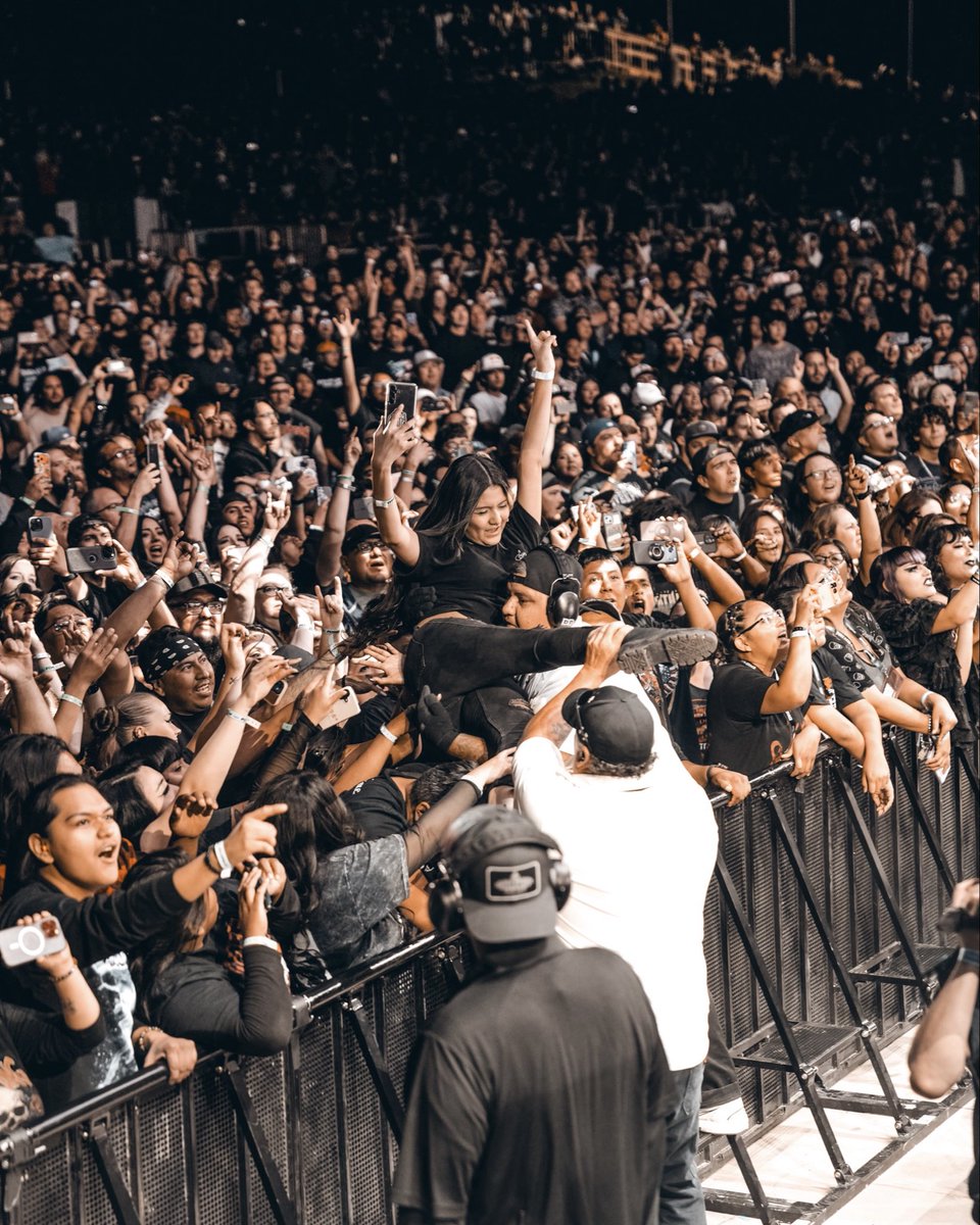 threedaysgrace's tweet image. Scenes from EPIC evening in Albuquerque 🤘🙏

It’s going to be bittersweet tonight in Durant…last one on this awesome run with @BreakingBenj &amp;amp; @ReturnToDustBnd….HERE WE FUCKING GO!

📷 @SPMediaAZ

#ThreeDaysGrace #BreakingBenjamin #ReturnToDust #Albuquerque #NewMexico #USA