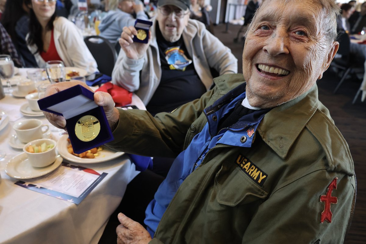 GolfWhitePines's tweet image. Join the Bensenville community in celebrating veterans at the annual Veterans Day Breakfast, 9 a.m. Tuesday, Nov. 11. Sponsored by the #UPSStore of Bensenville-Wood Dale, breakfast is free for in-district veterans, spouses &amp;amp; #HealthyMindsHealthyBodies. #WhitePines #ThankAVeteran