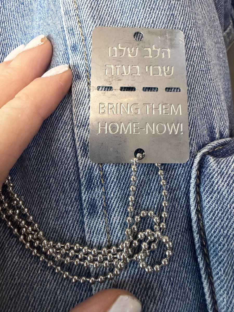 Dos años con ellos en el corazón. 
En estas horas, me uno al pueblo de Israel esperando la liberación de los rehenes del terror de Hamas. 
Entre ellos, tres argentinos: los hermanos Ariel y David Cunio, y Eitan Horn. 
#AmIsraelJai