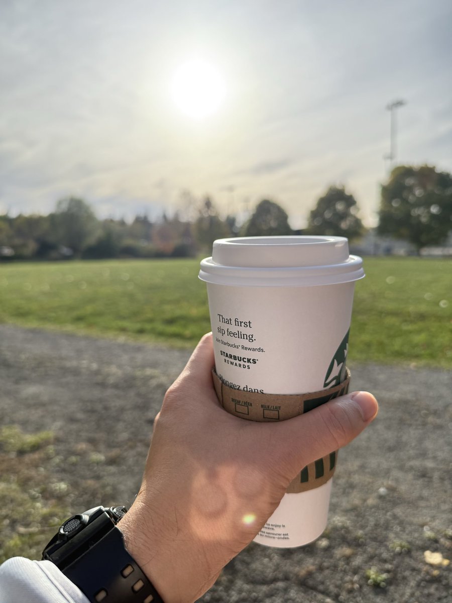 rozz_G12's tweet photo. #coffeebreak #saturday #goodevening #mabuhay #autumn 🍁🇨🇦 https://t.co/91pO6DhAQR