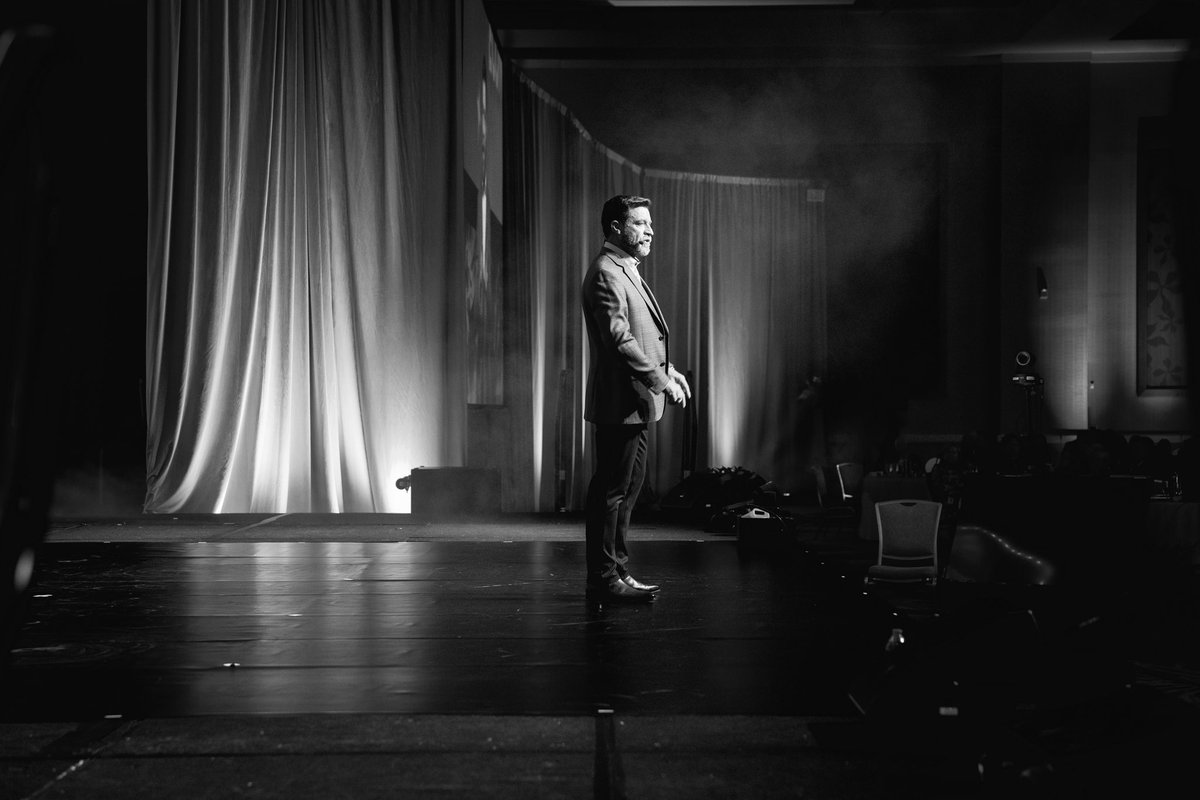 HeroSpeaker's tweet image. Whatever you are running from STOP. Turn around, kick its ass and START running toward something that matters.

#stoprunning #youhavethepower #theheroeffect #allthatmatters #beahero #herolife #shiftyourmindset