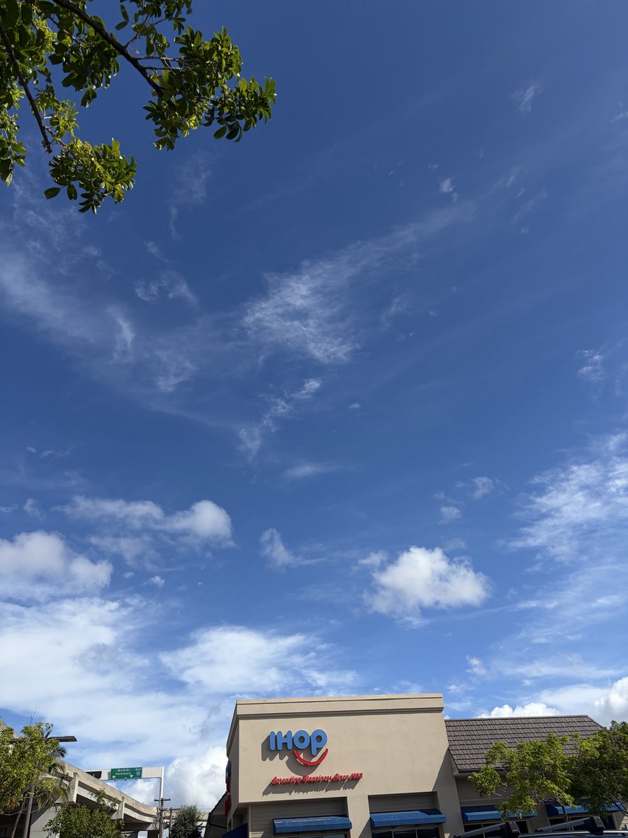 hawaiine55's tweet photo. 日曜日
いい天気になりそうです https://t.co/gcfiPLTiVN