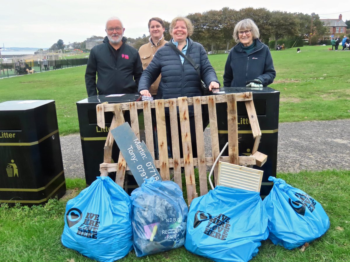 Photos from this morning's Seapark 2nd Sunday Beach Clean where 9 of us collected 24.6kgs of litter and waste in 4 consolidated bags (plus some larger items). Thanks to all who attended on a fine, mild and dry morning. 
#LiveHereLoveHere #leavenotrace #dontbeatosser