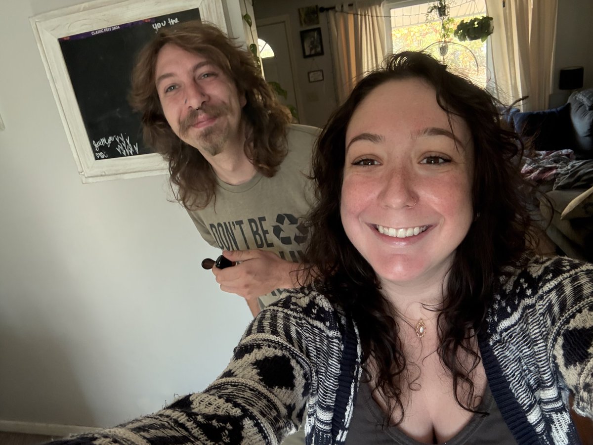 mikeeflanagan's tweet photo. 🥰 https://t.co/joIQPWs7X5